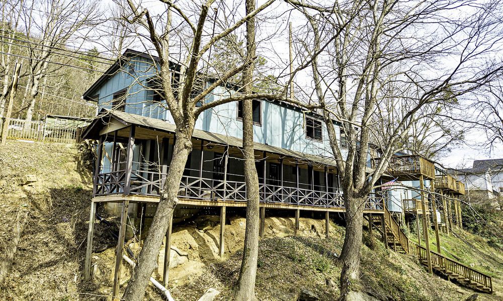 Riverside Lodge at Chimney Rock: 289 Main St, Chimney Rock, NC 28720